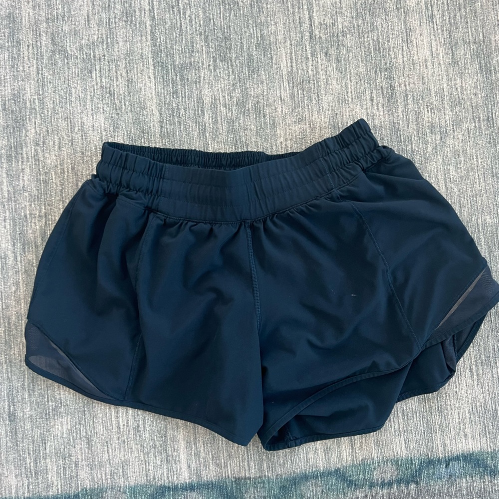 Lululemon navy hotty hot shorts (size 6, 4”)
